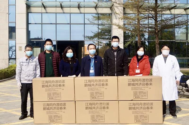 同心戰(zhàn)疫、緊急馳援：5萬只醫(yī)用隔離面罩送至兩個“第一線”